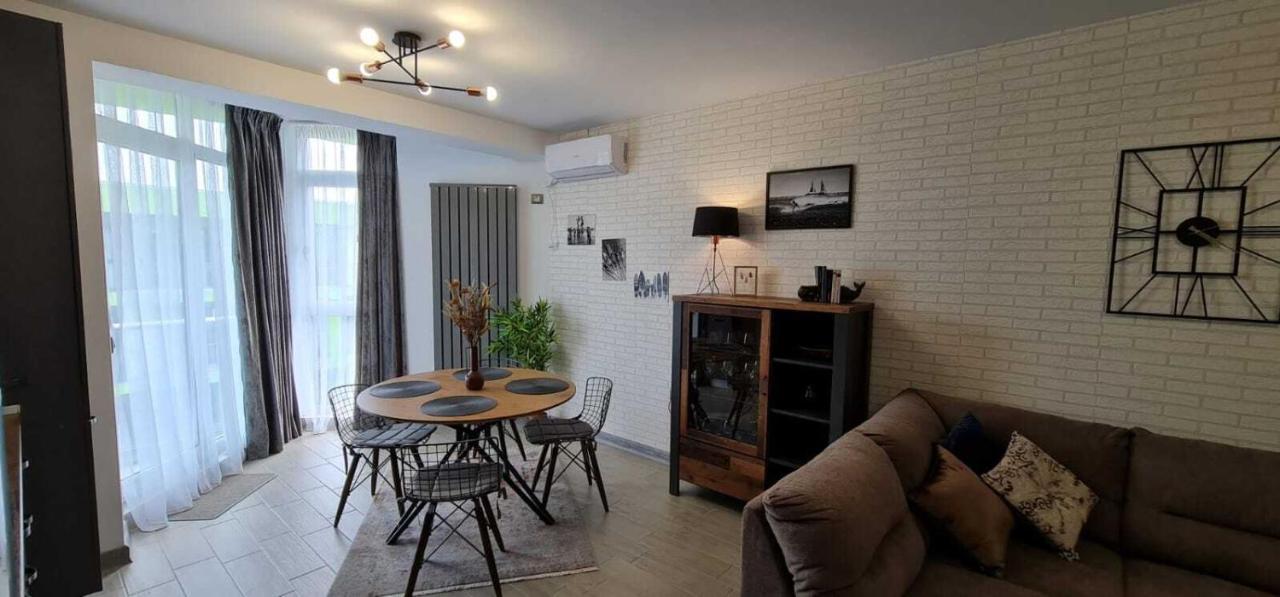 Vintage Breeze Apartment - Spa Pools Resort Mamaia Exterior photo